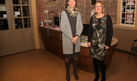 Ellen Dulk en Connie van den Broek genieten als vrijwilliger van het museum